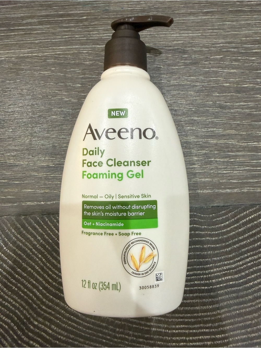 NWT Aveeno Daily Face Cleanser Foaming Gel Sensitive Skin 12 fl. Oz.